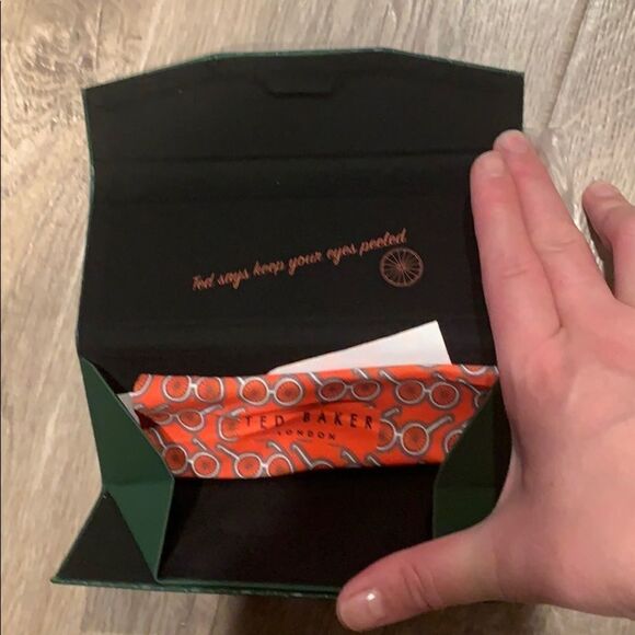 Ted baker Sunglasses box   🕶 - Picture 1 of 7